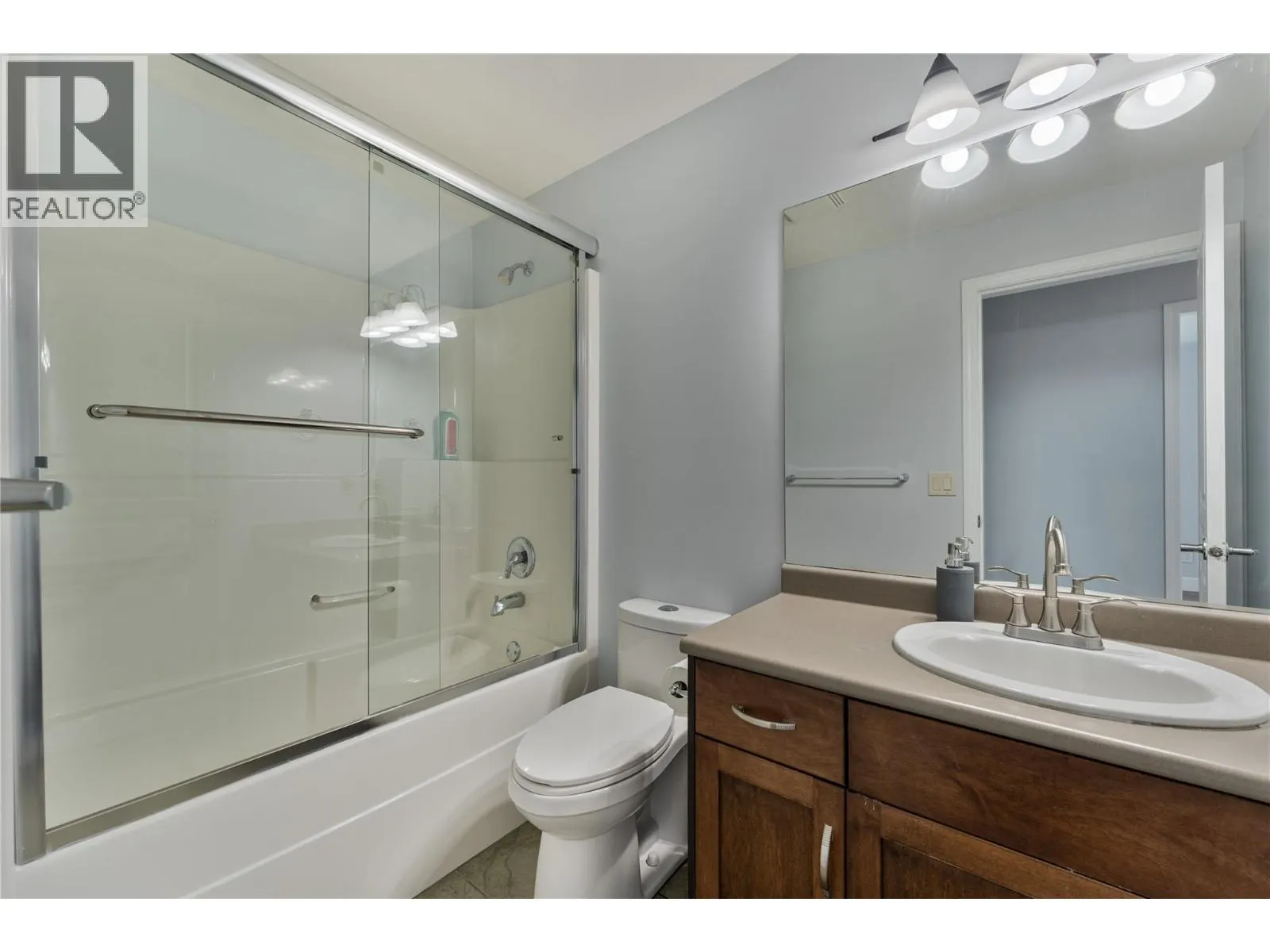 3516 Camelback Drive