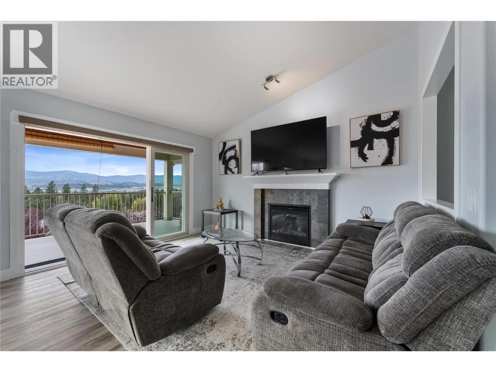 3516 Camelback Drive