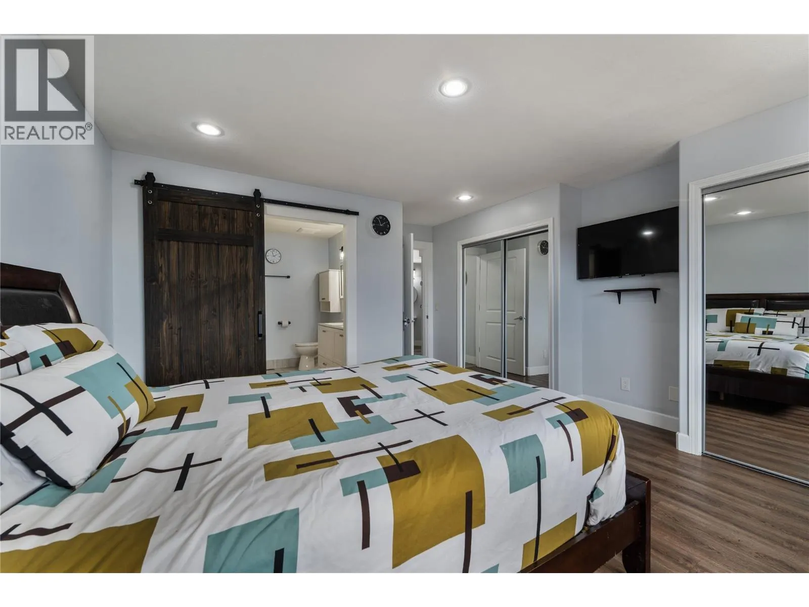 3516 Camelback Drive