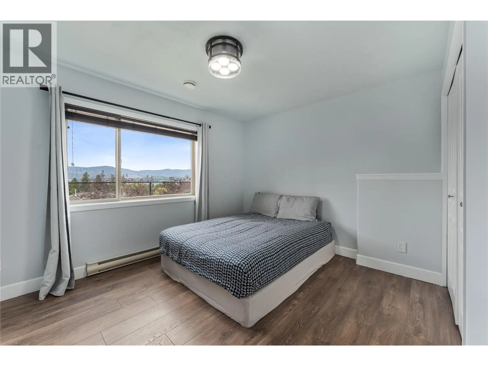 3516 Camelback Drive