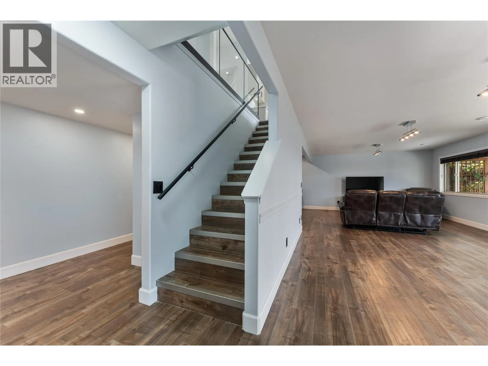 3516 Camelback Drive