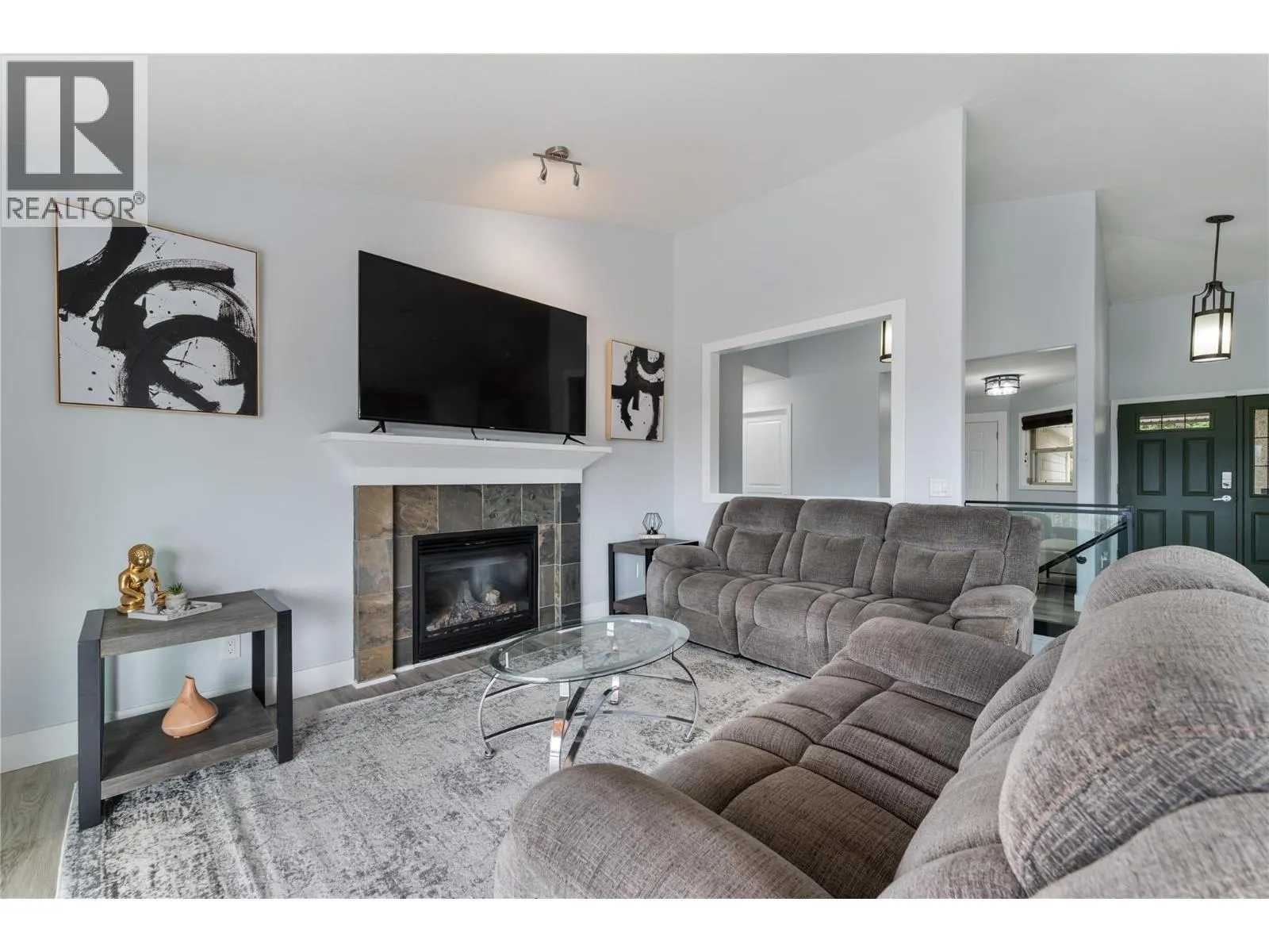 3516 Camelback Drive