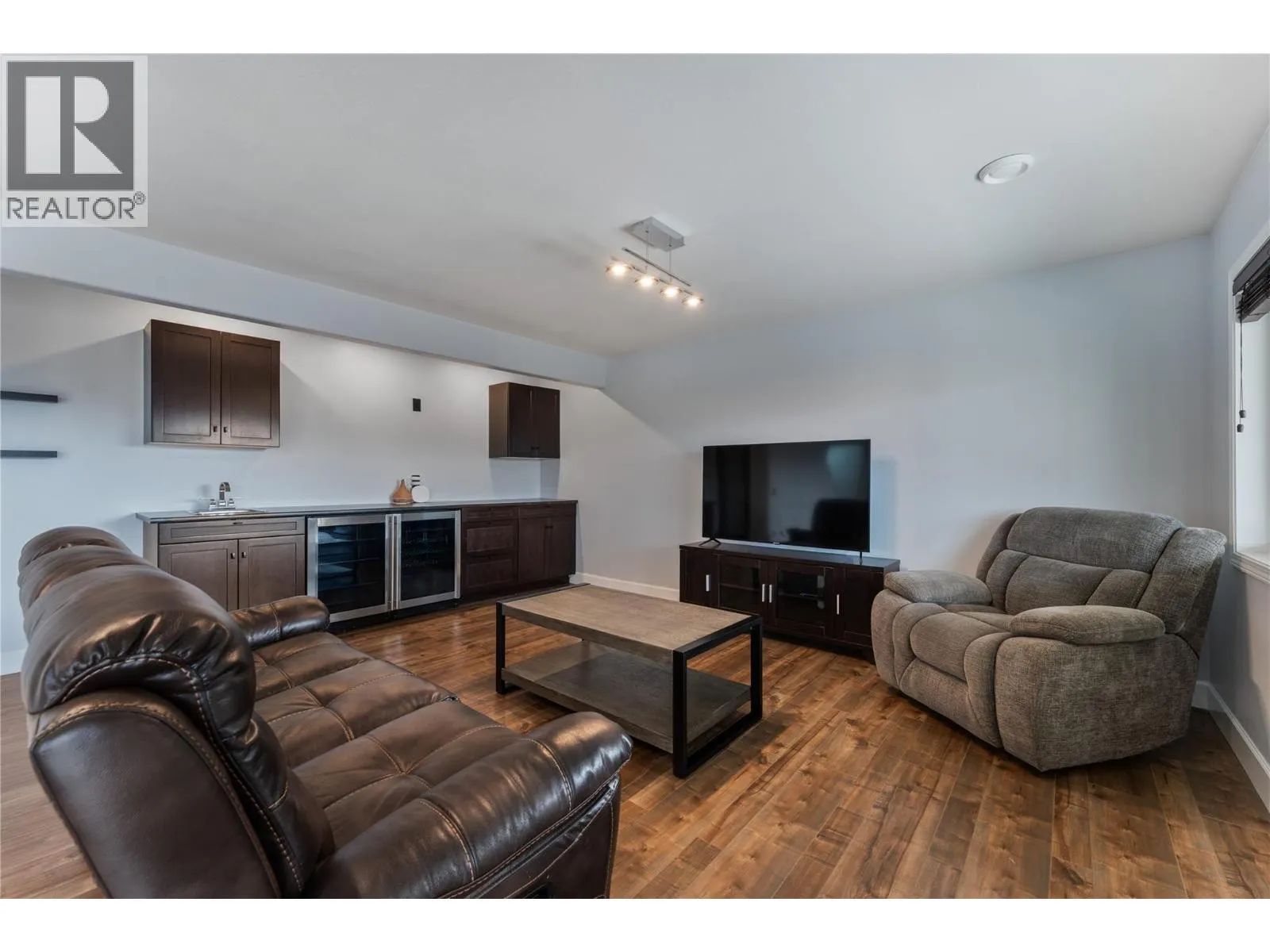 3516 Camelback Drive
