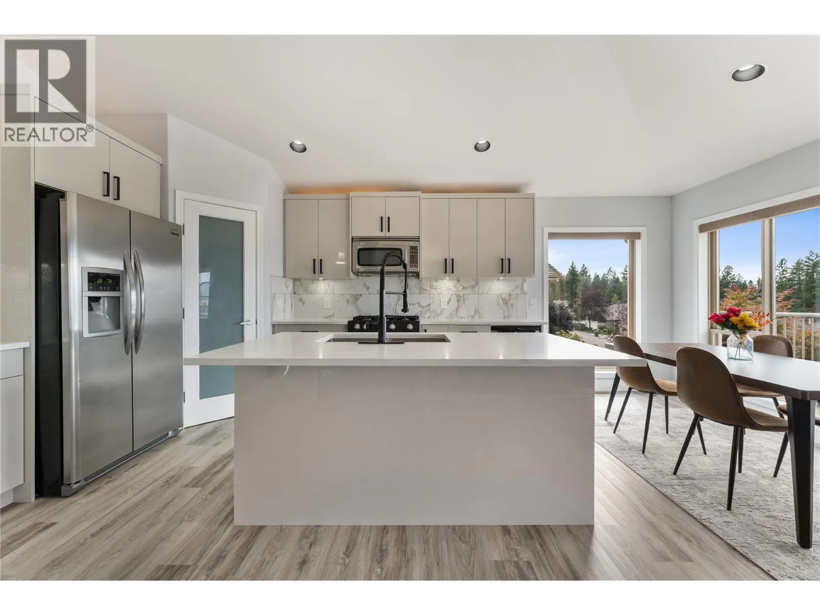 3516 Camelback Drive