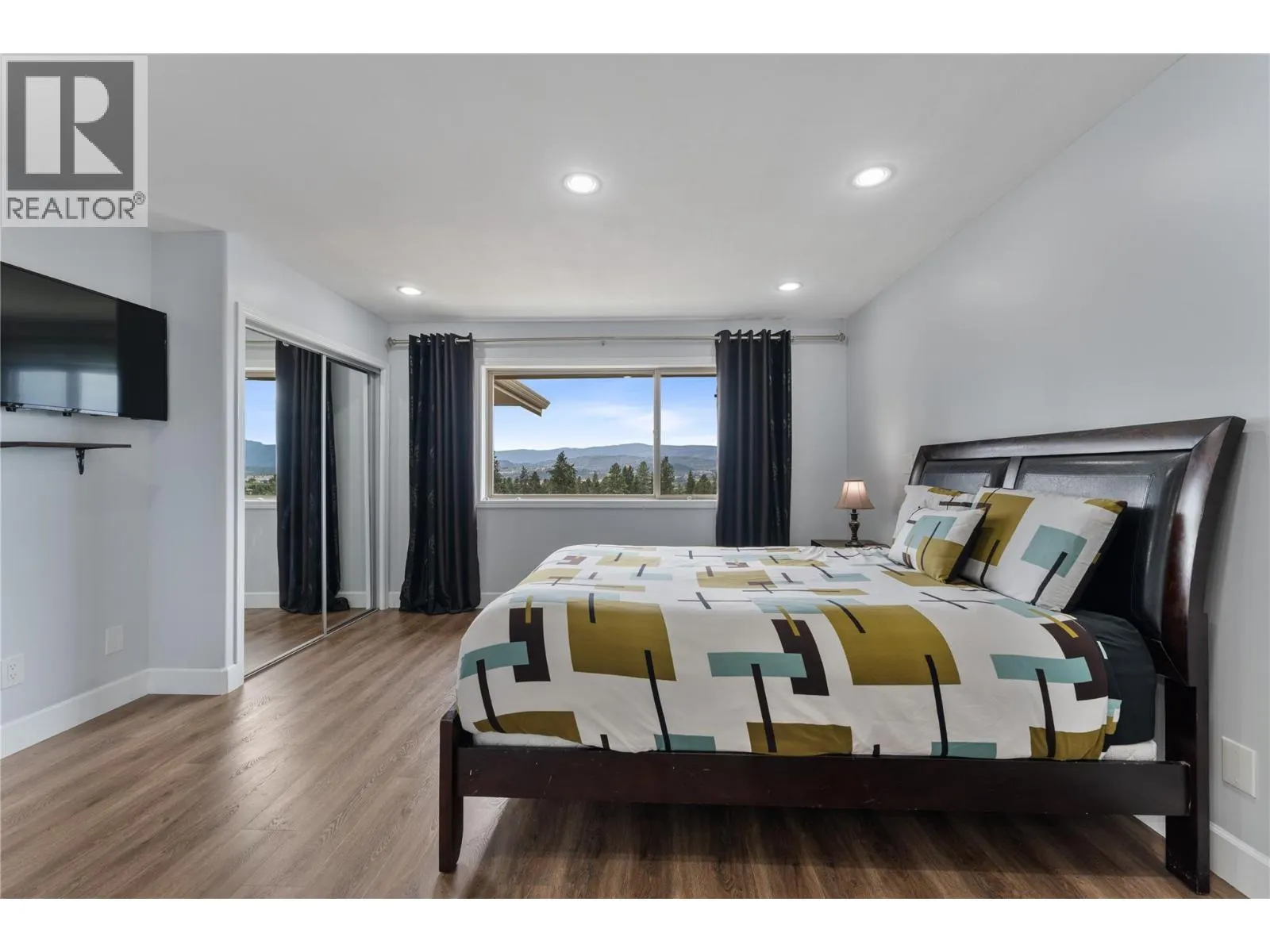 3516 Camelback Drive