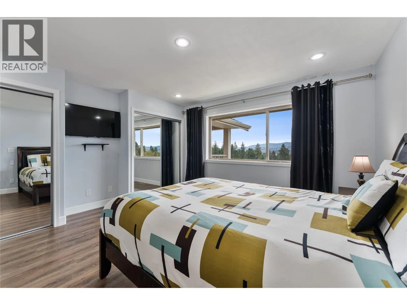 3516 Camelback Drive