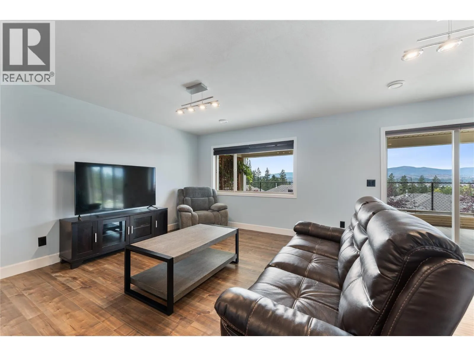3516 Camelback Drive