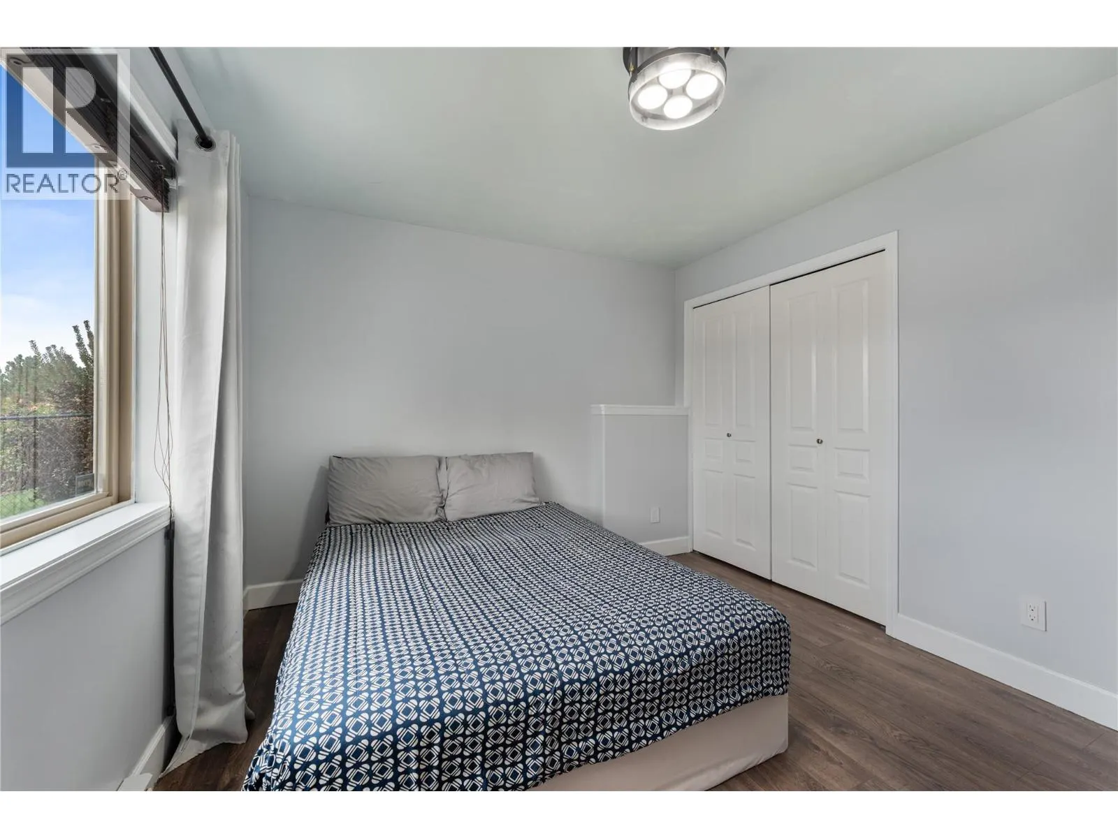 3516 Camelback Drive