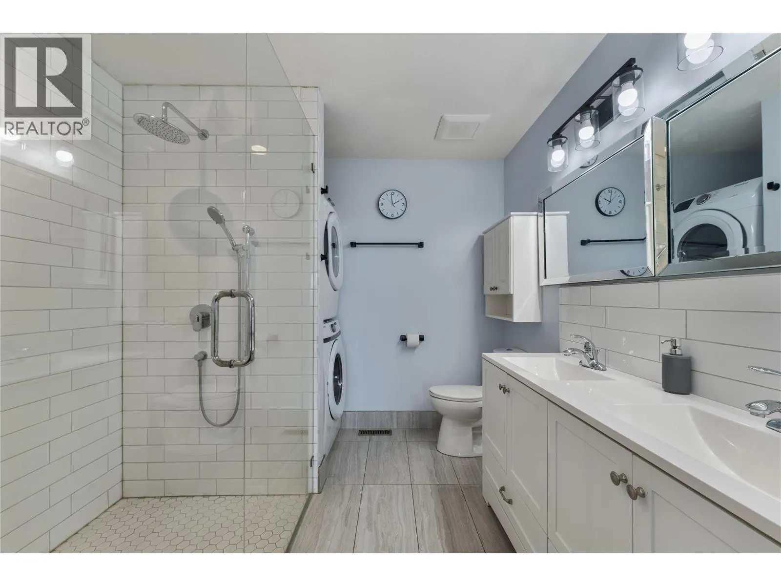 3516 Camelback Drive