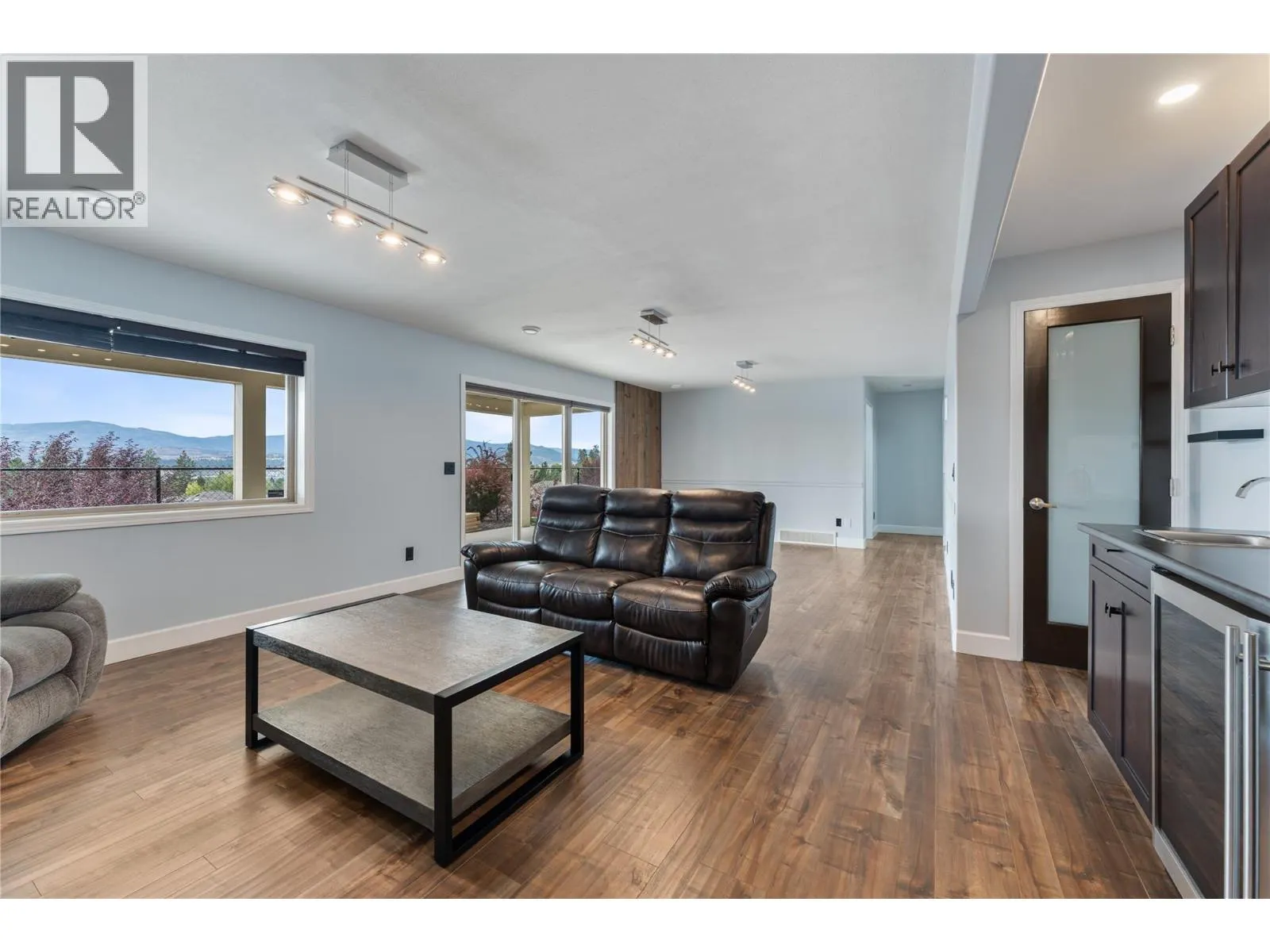 3516 Camelback Drive