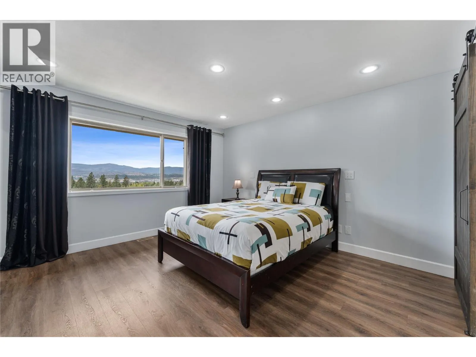 3516 Camelback Drive