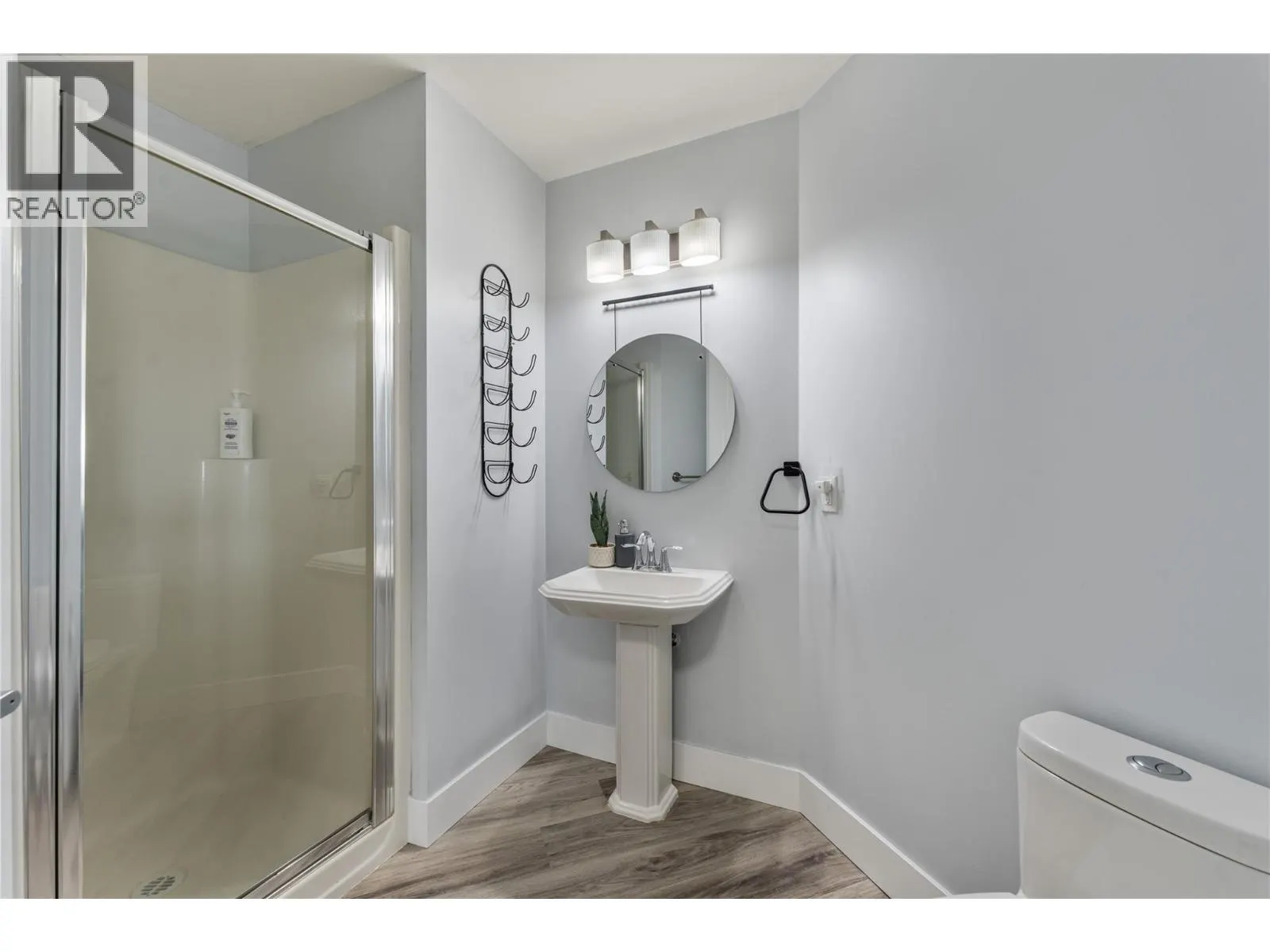 3516 Camelback Drive