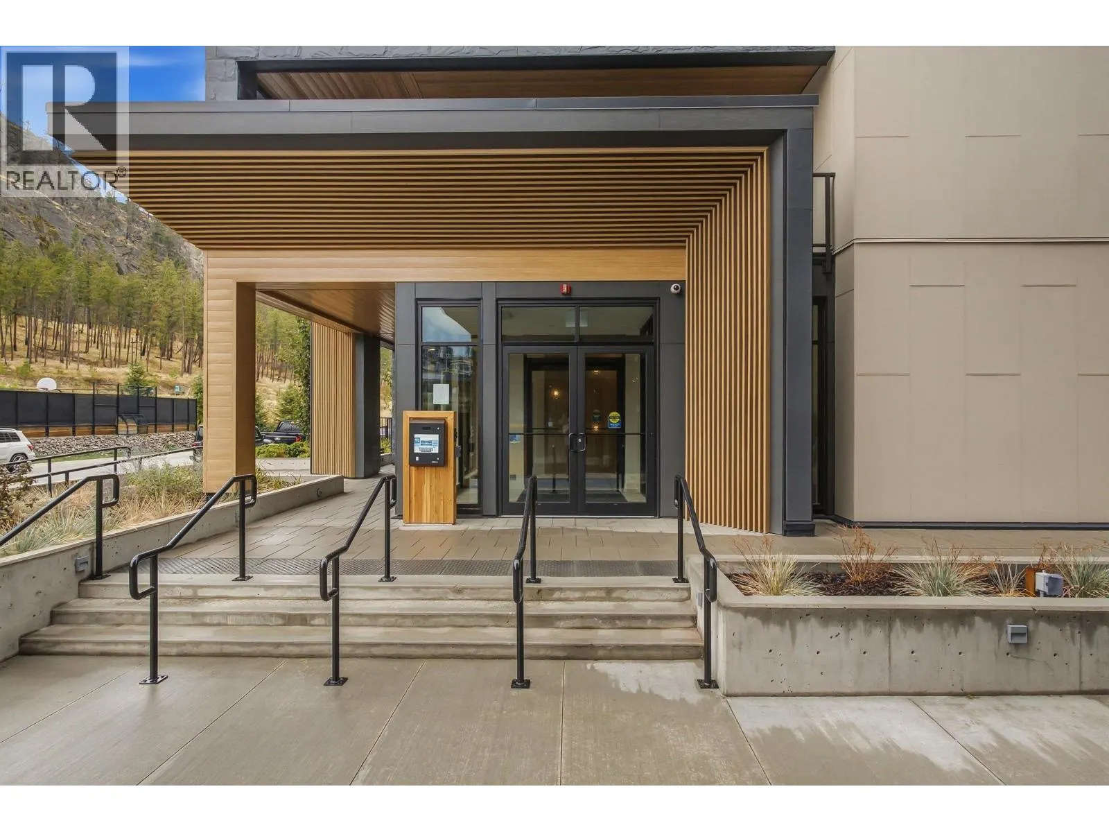 9652 Benchland Drive Unit# 404