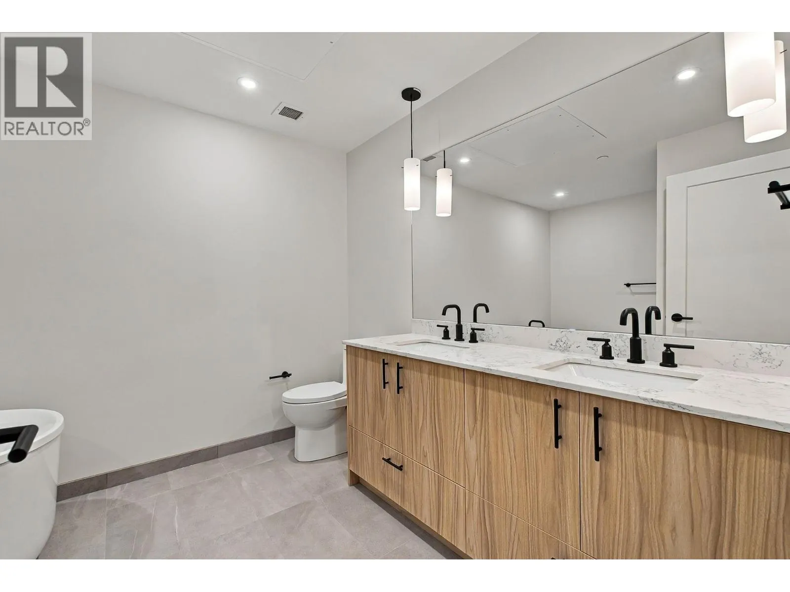 9652 Benchland Drive Unit# 404