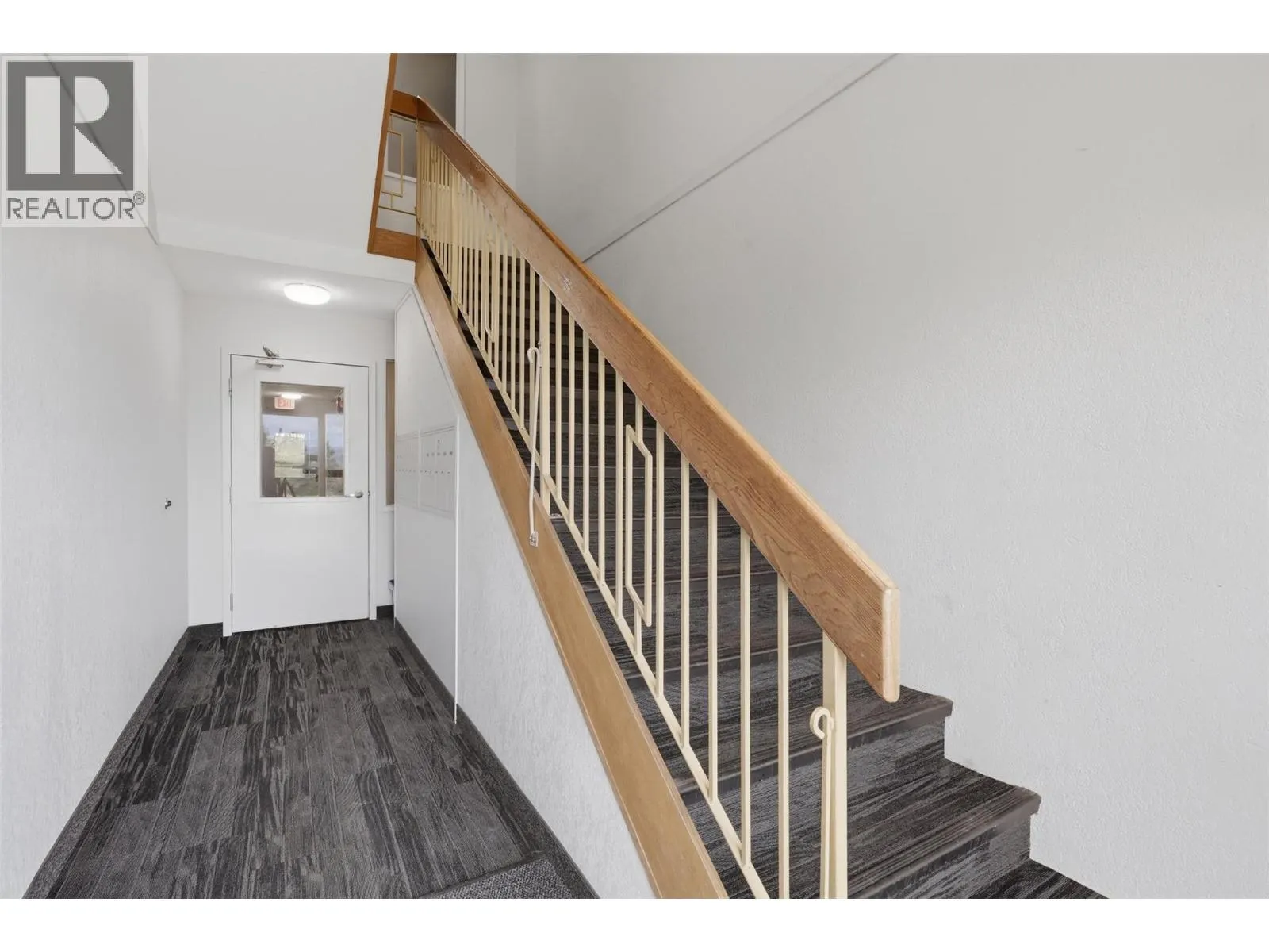 44 WHITESHIELD Crescent S Unit# 102