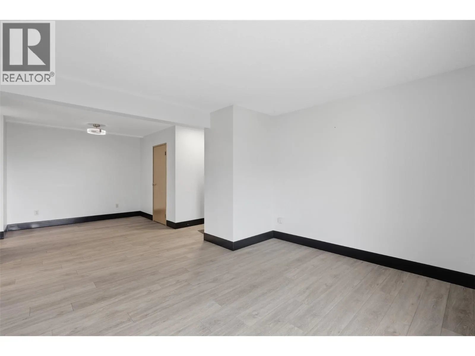 44 WHITESHIELD Crescent S Unit# 102
