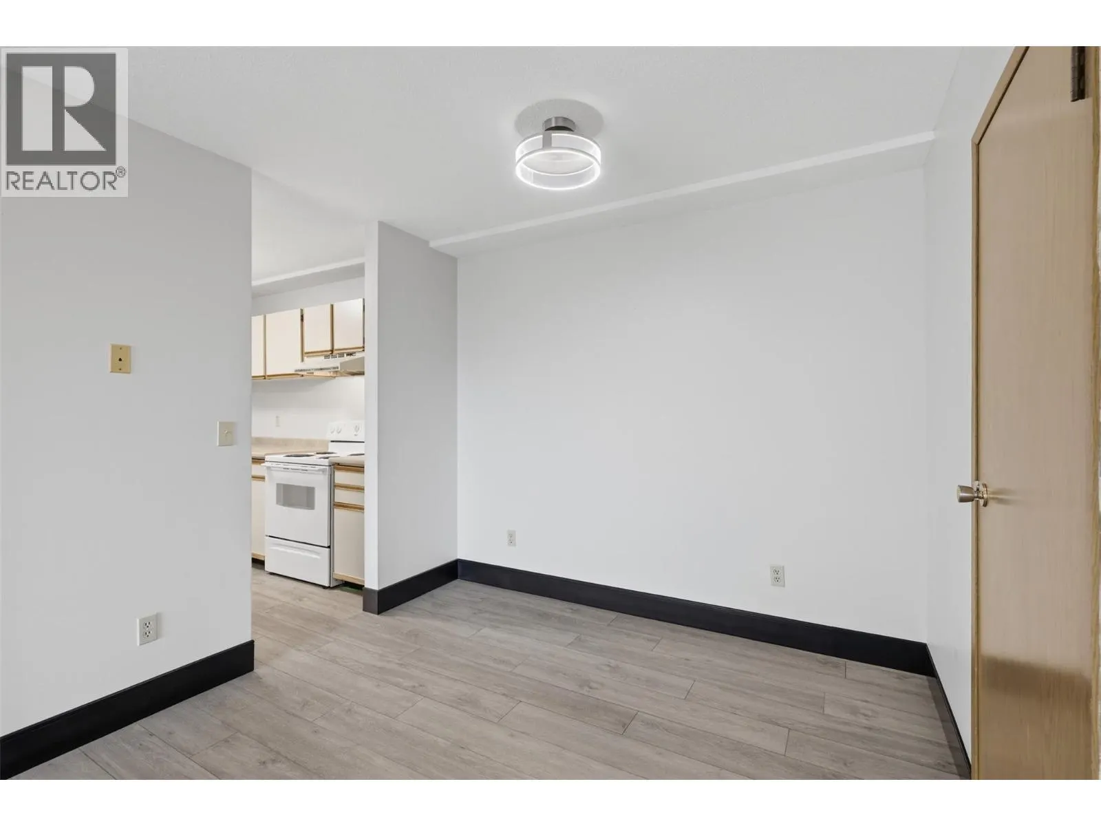 44 WHITESHIELD Crescent S Unit# 102