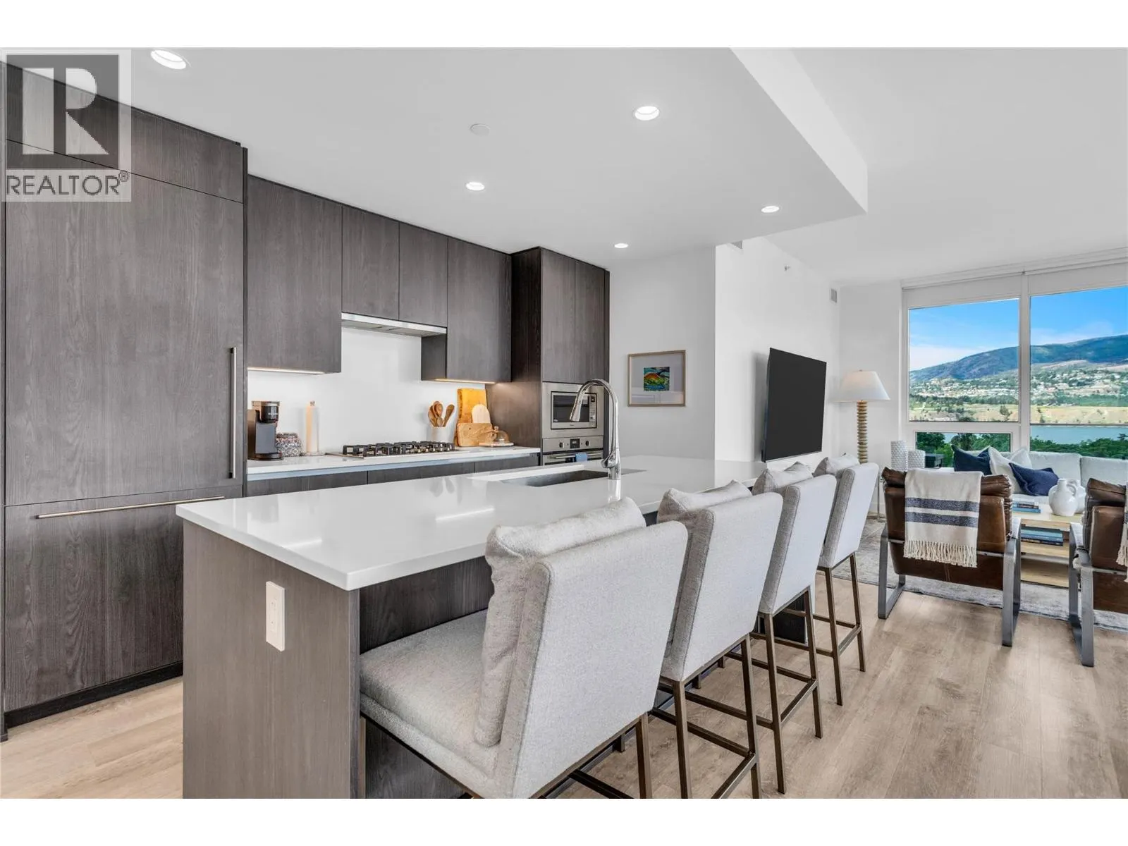 238 Leon Avenue Unit# 808