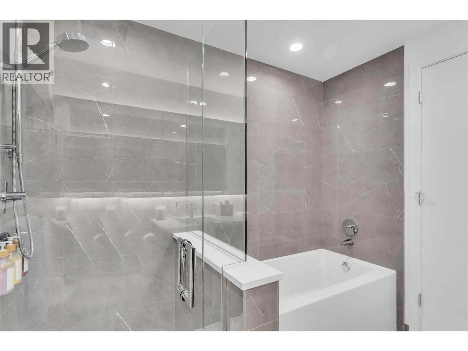 238 Leon Avenue Unit# 808