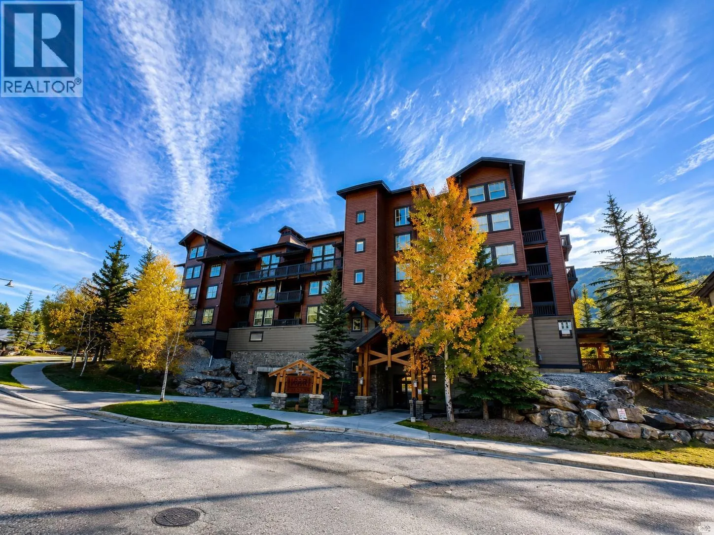 2064 Summit Drive Unit# 106