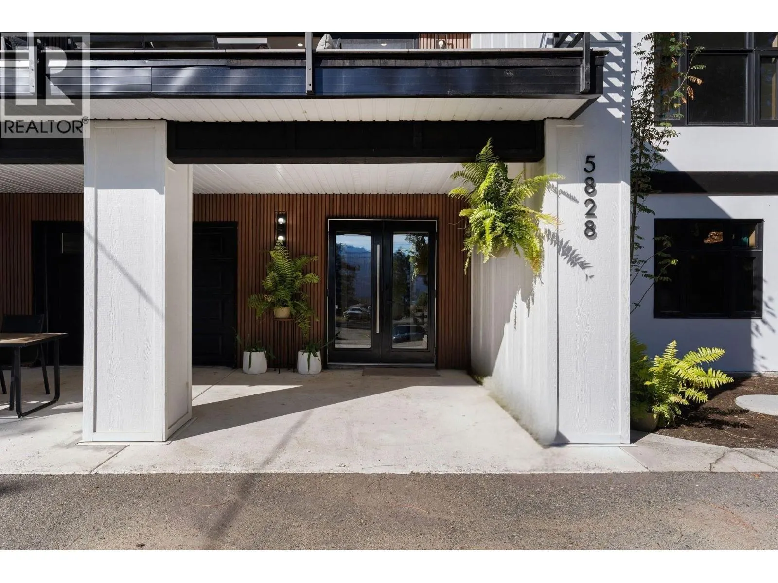 5828 Brown Place