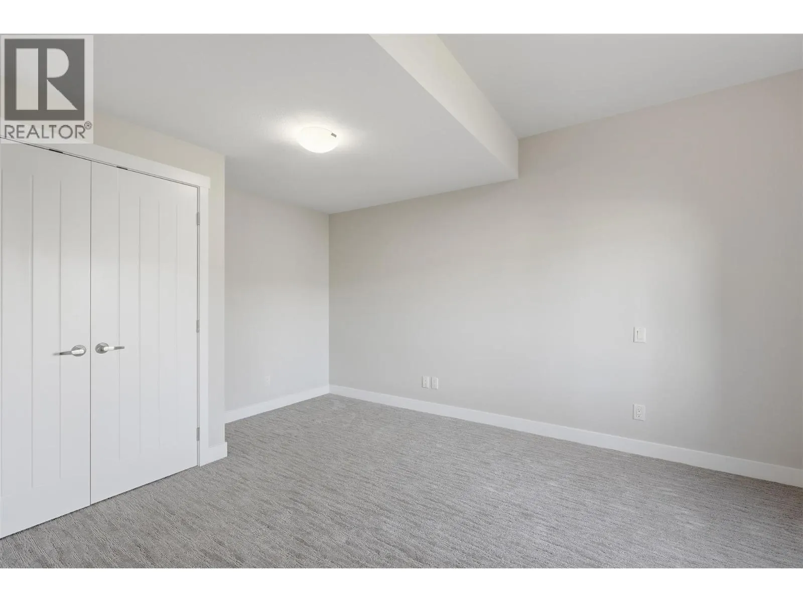 1939 COLDWATER Drive Unit# 106