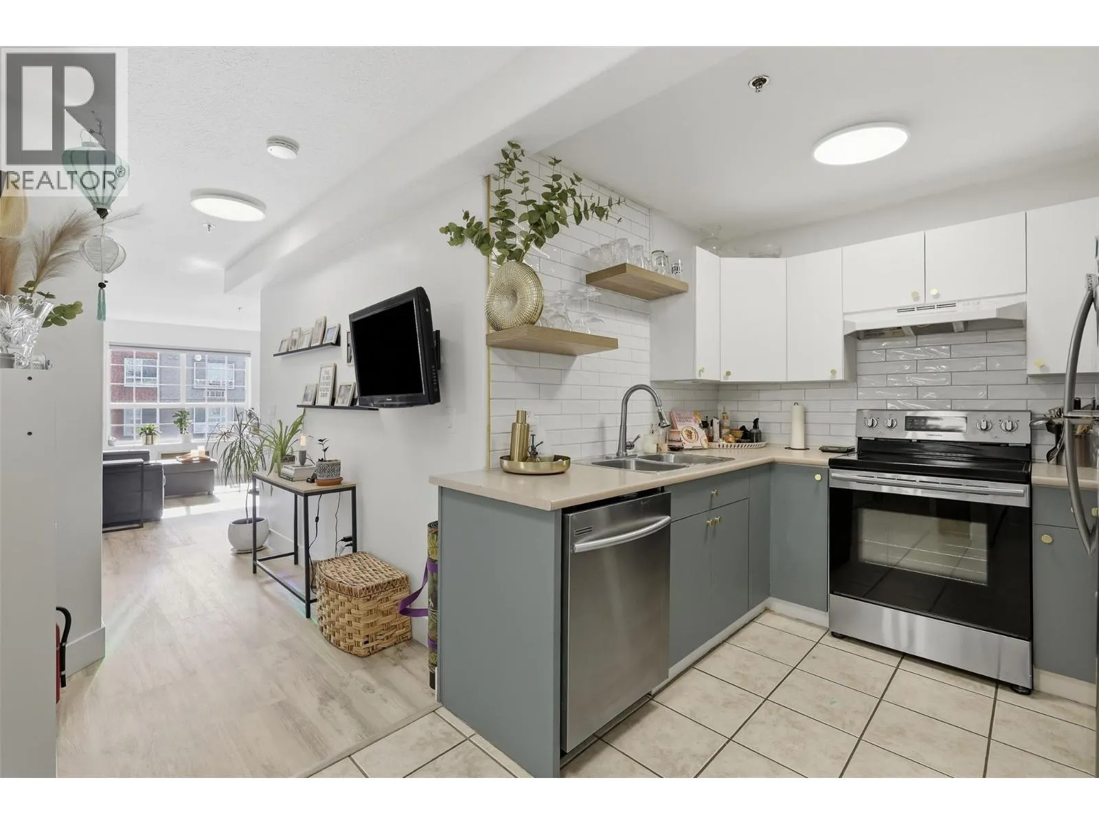 554 SEYMOUR Street Unit# 312