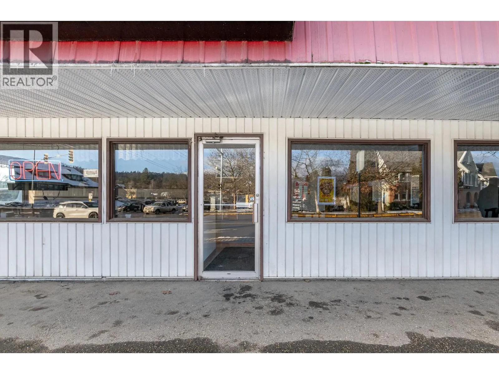 21 & 61 Shuswap Street NW
