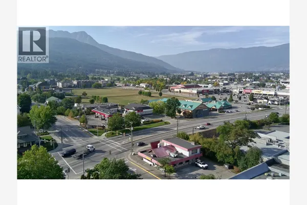 21 & 61 Shuswap Street NW