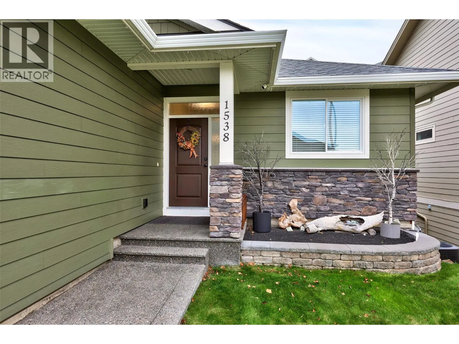 1538 EMERALD Drive