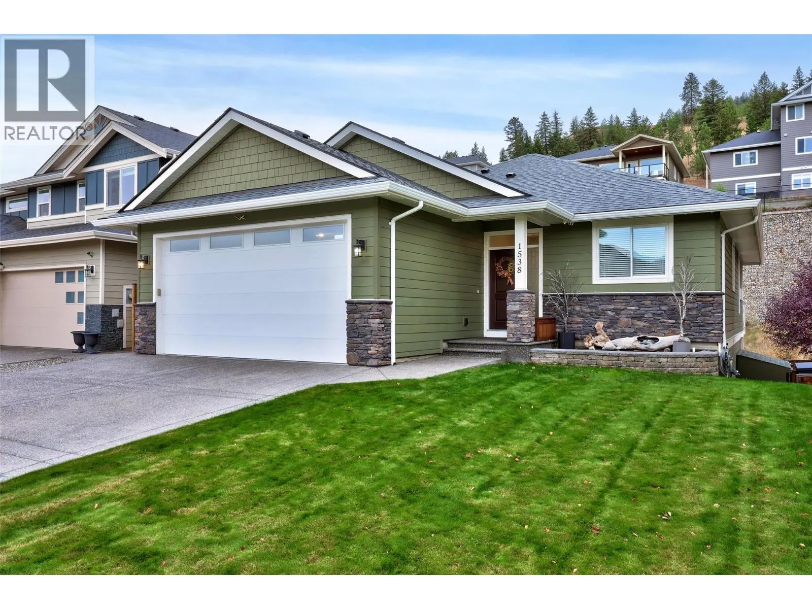 1538 EMERALD Drive