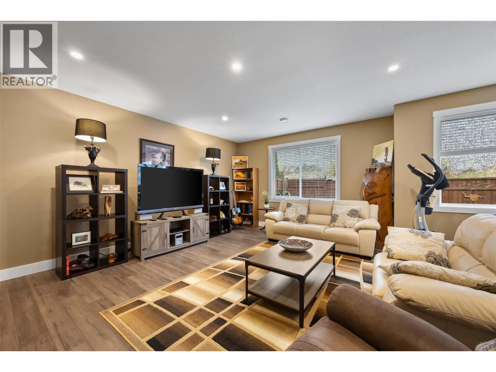 1538 EMERALD Drive
