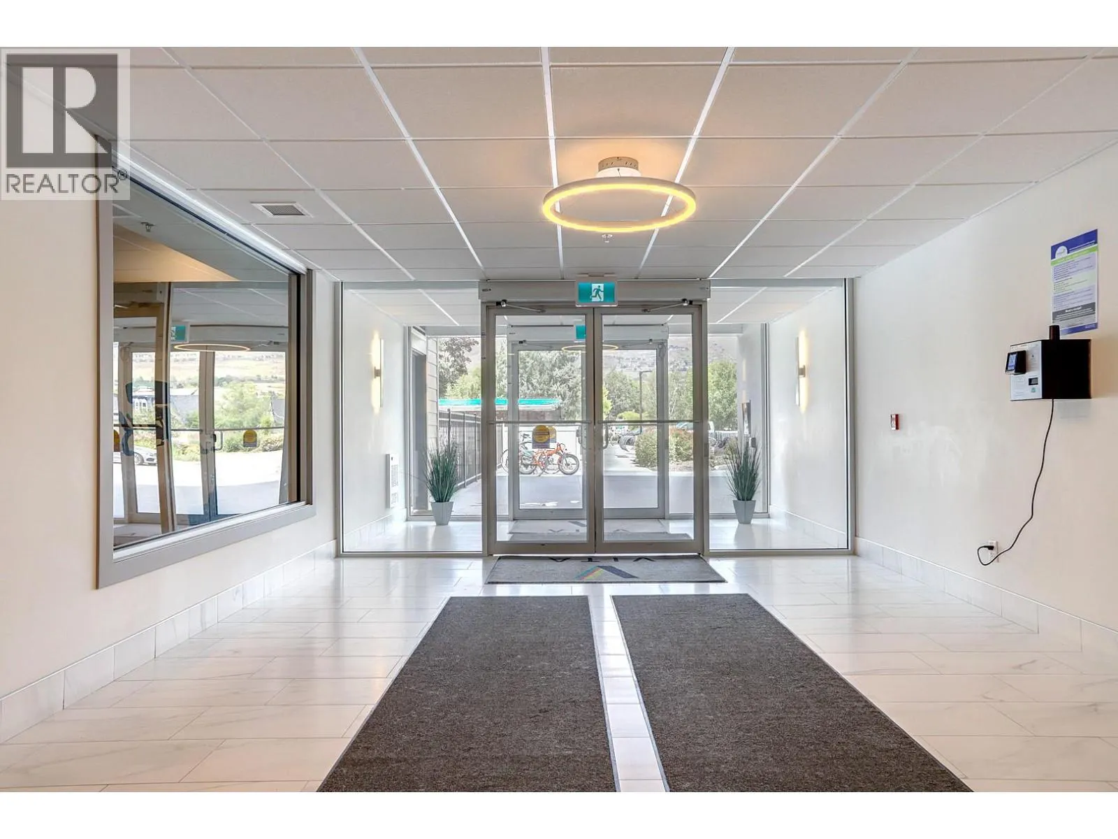 2555 Lakeshore Road Unit# 419