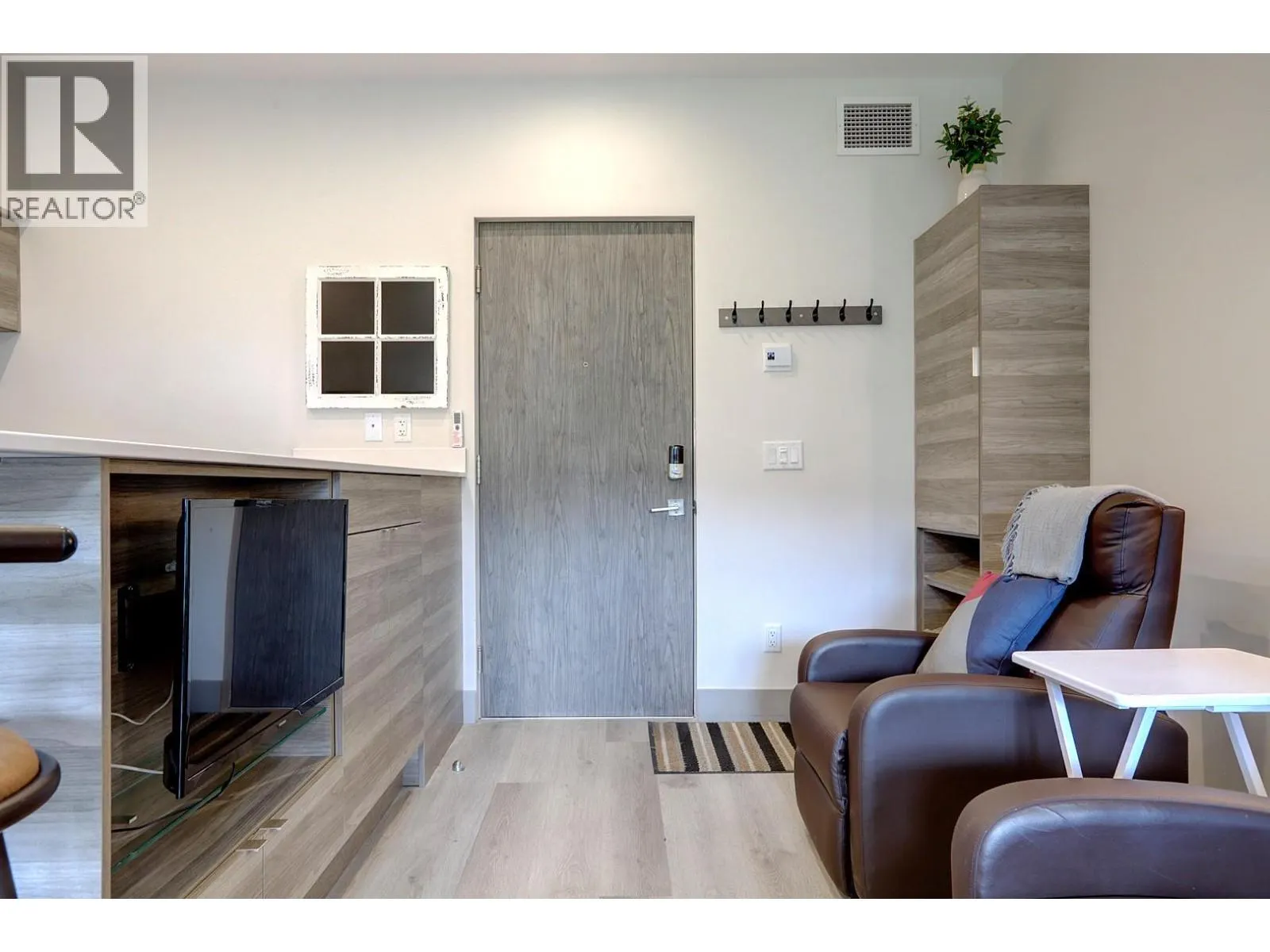 2555 Lakeshore Road Unit# 419