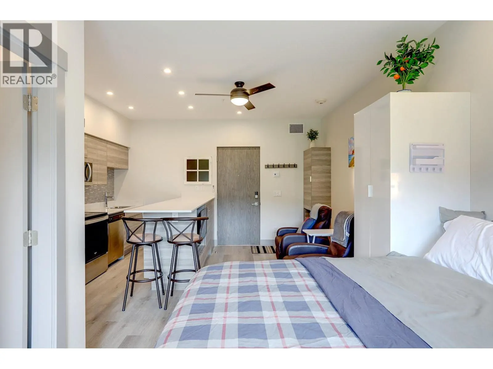 2555 Lakeshore Road Unit# 419
