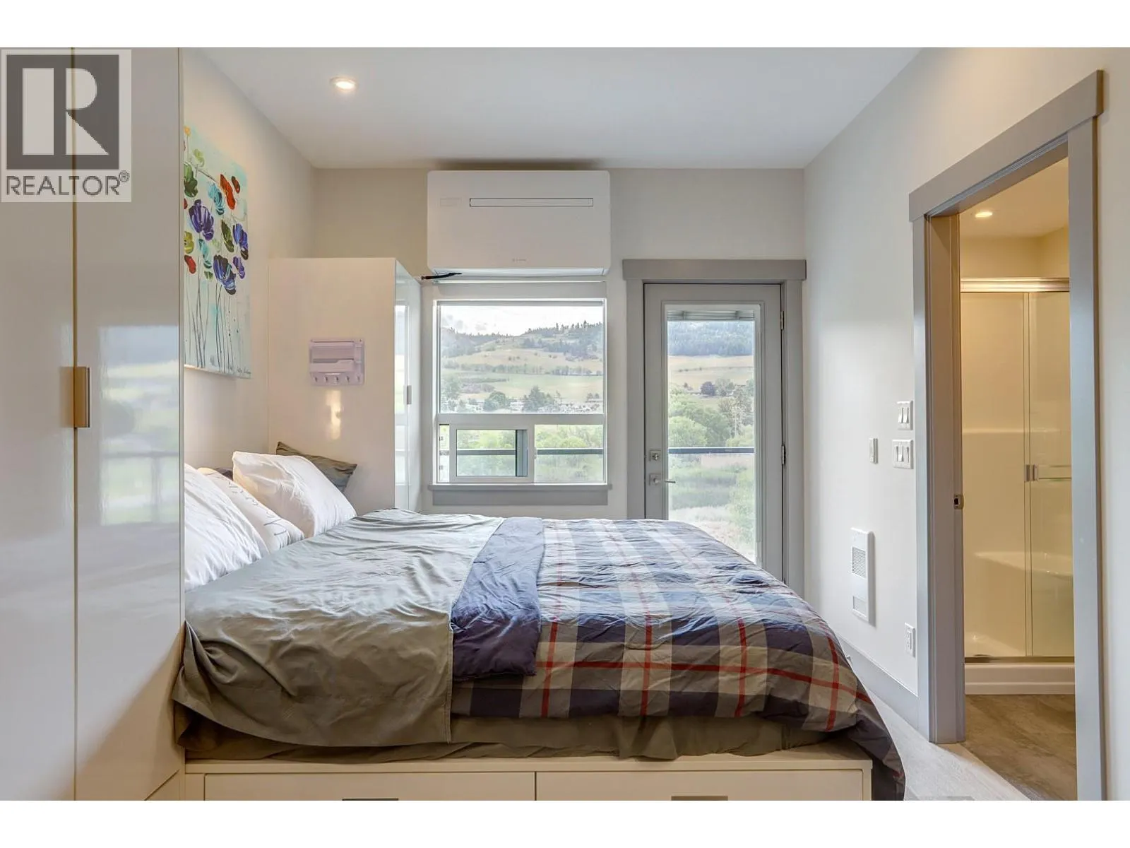 2555 Lakeshore Road Unit# 419