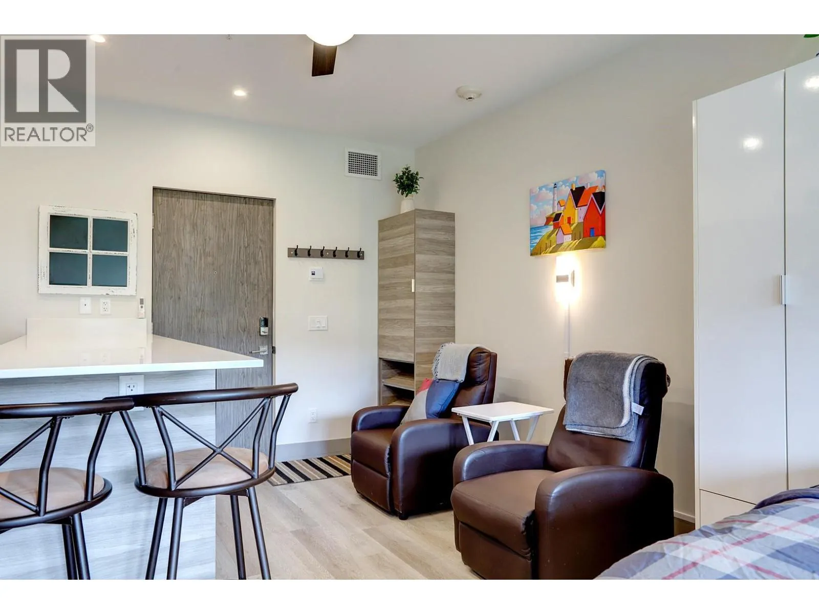 2555 Lakeshore Road Unit# 419