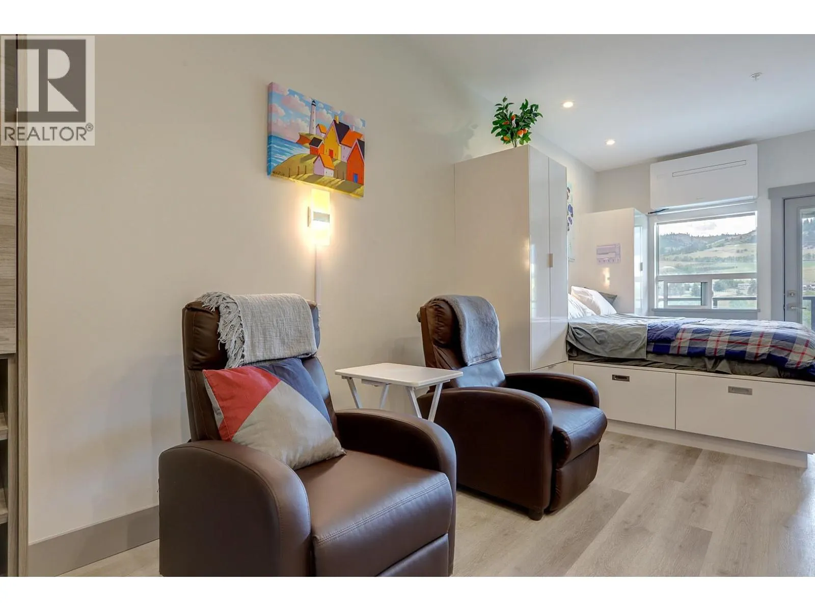 2555 Lakeshore Road Unit# 419