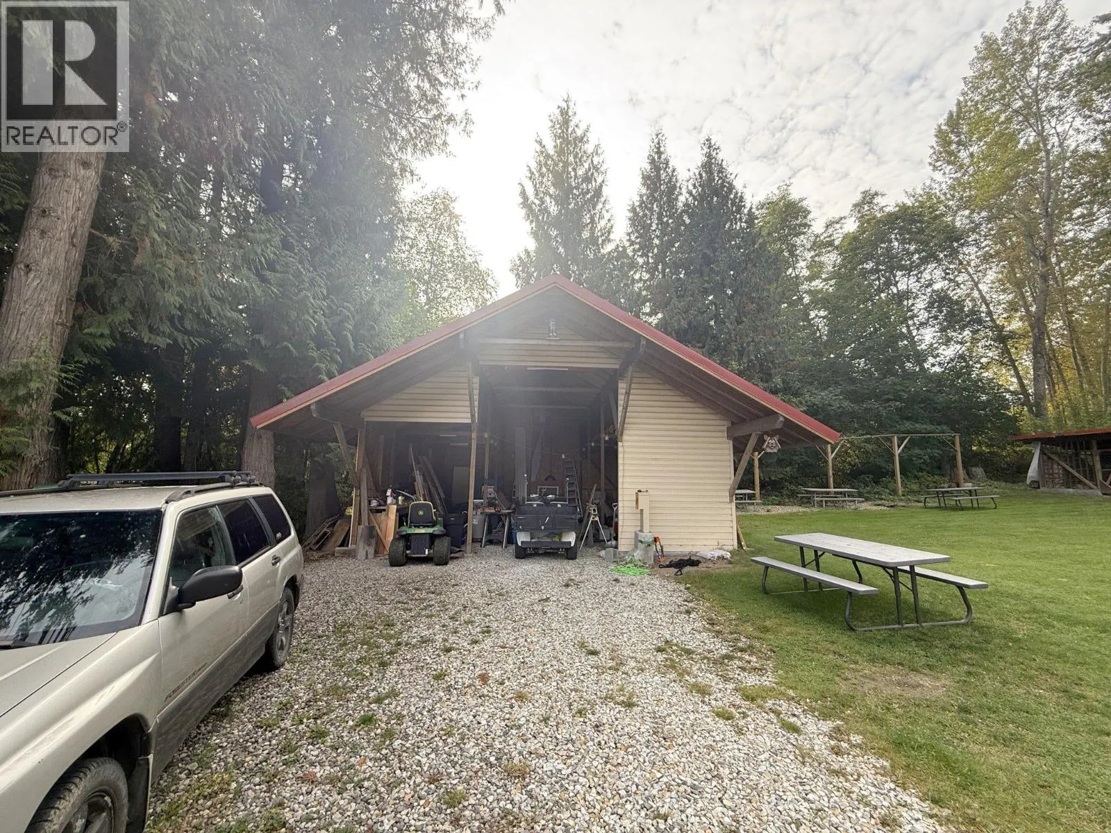 6871 Trans Canada Highway NW
