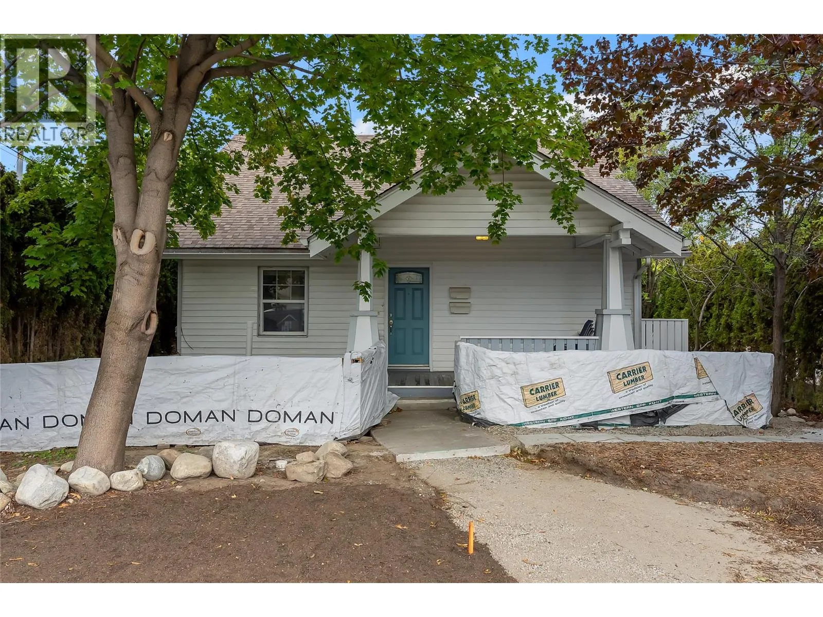 597 Eckhardt Avenue E