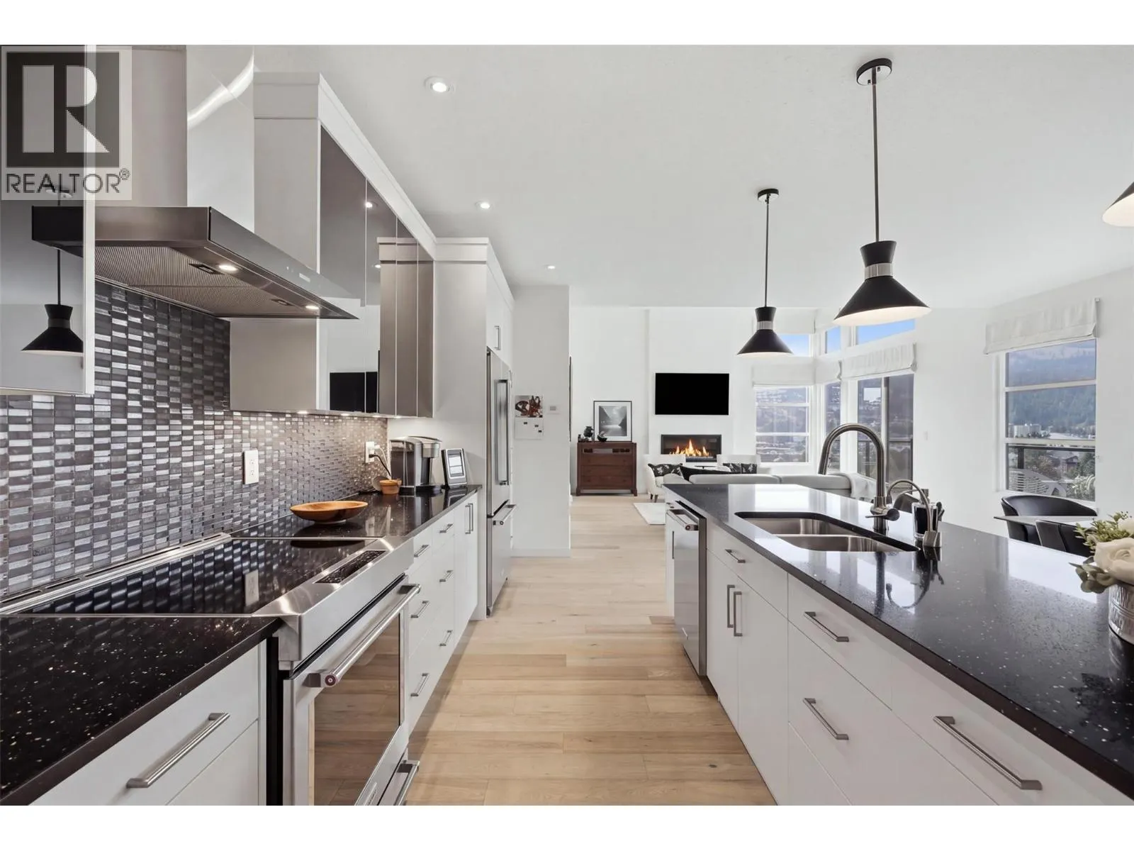 1395 PRAIRIE ROSE Drive Unit# 16