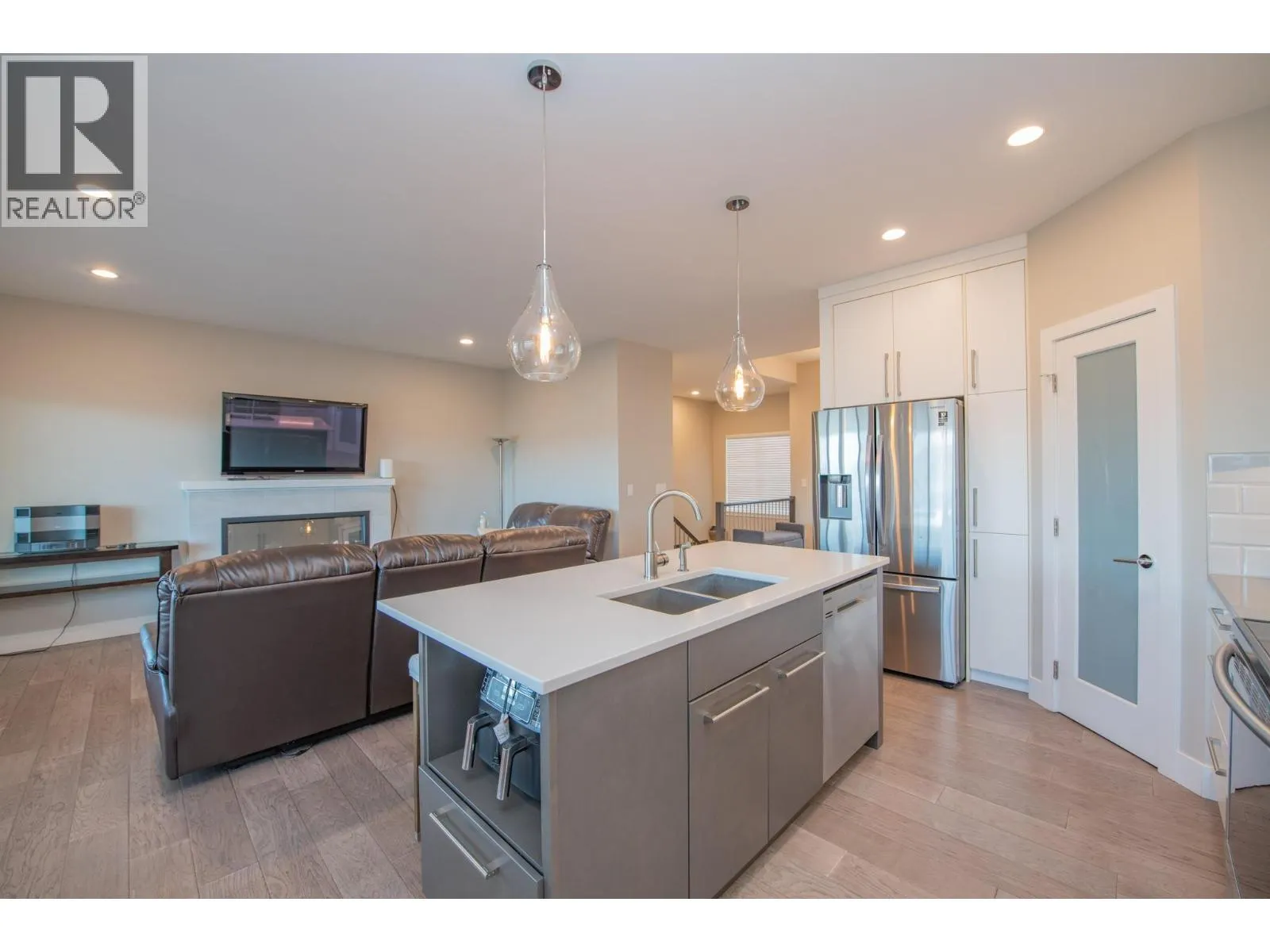 964 Mt Ida Drive
