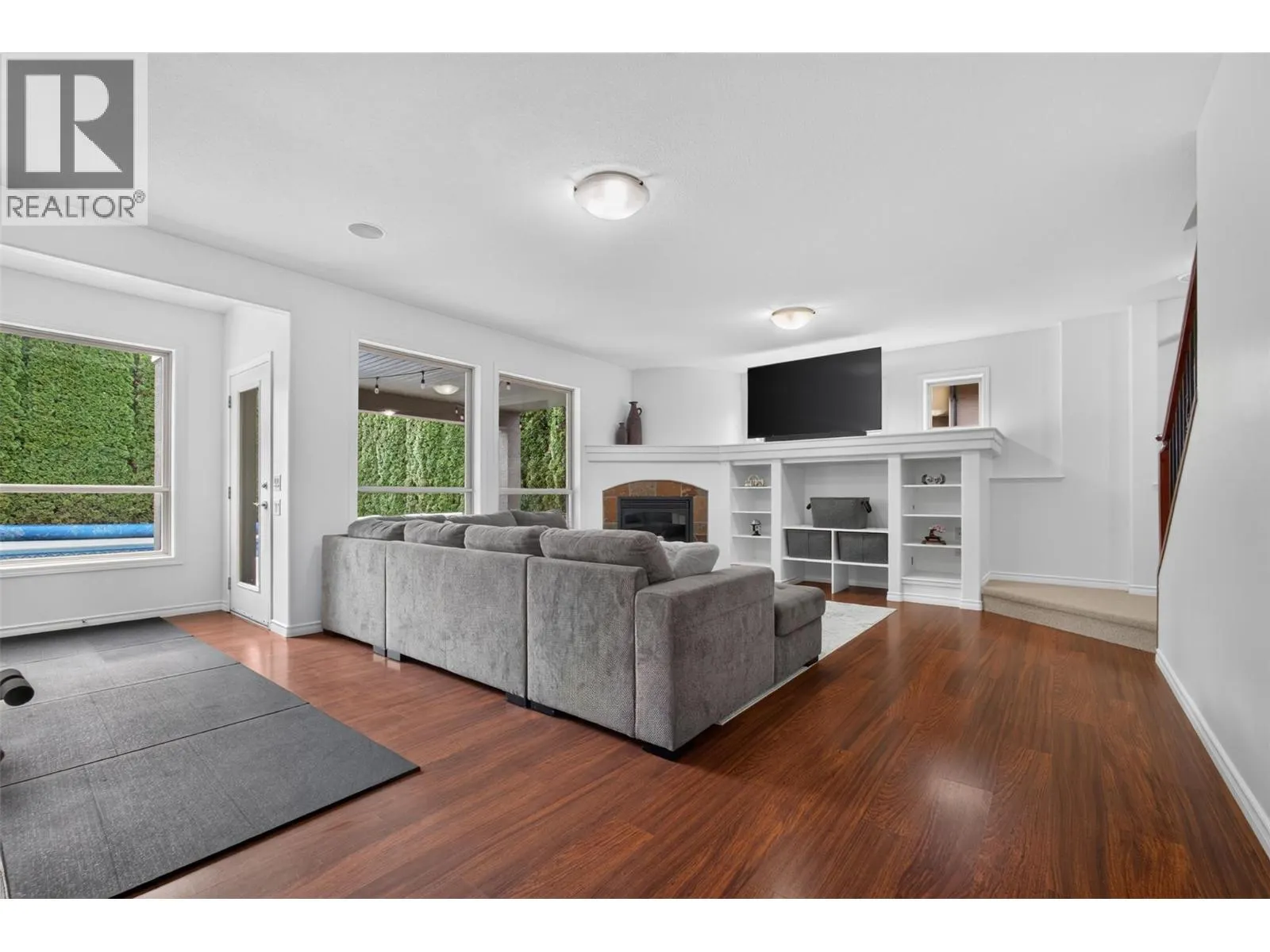 2512 Selkirk Drive