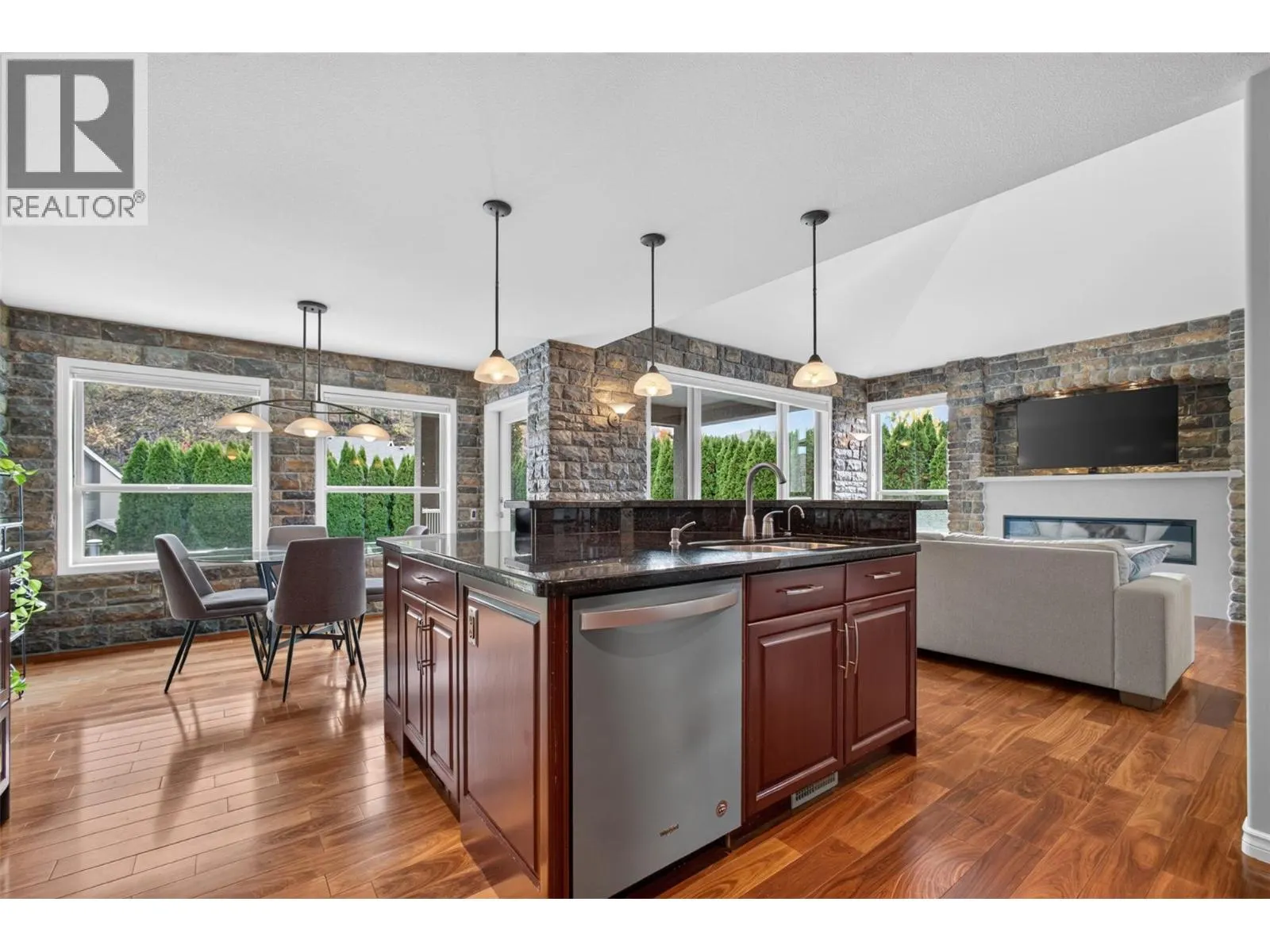 2512 Selkirk Drive
