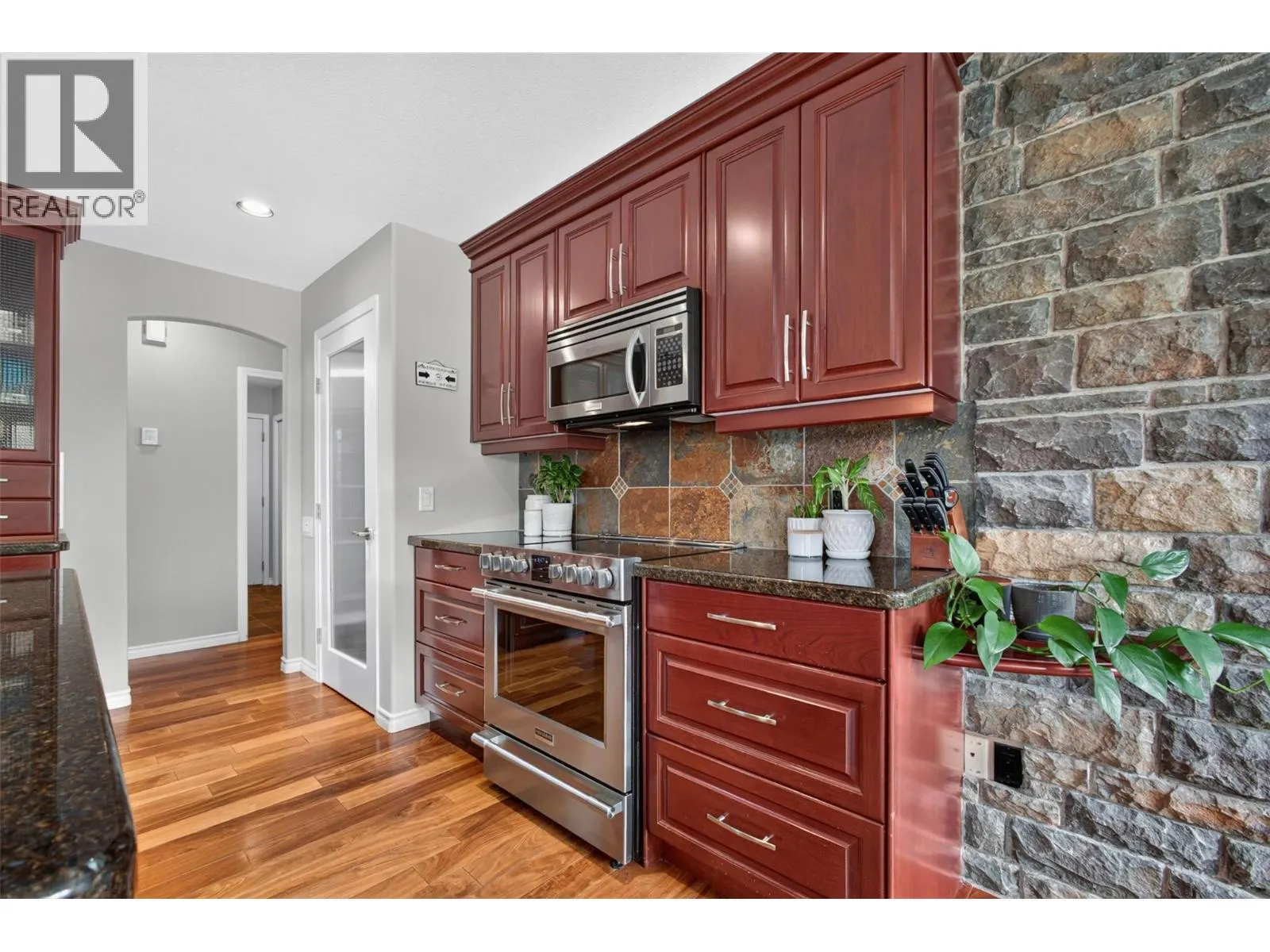 2512 Selkirk Drive