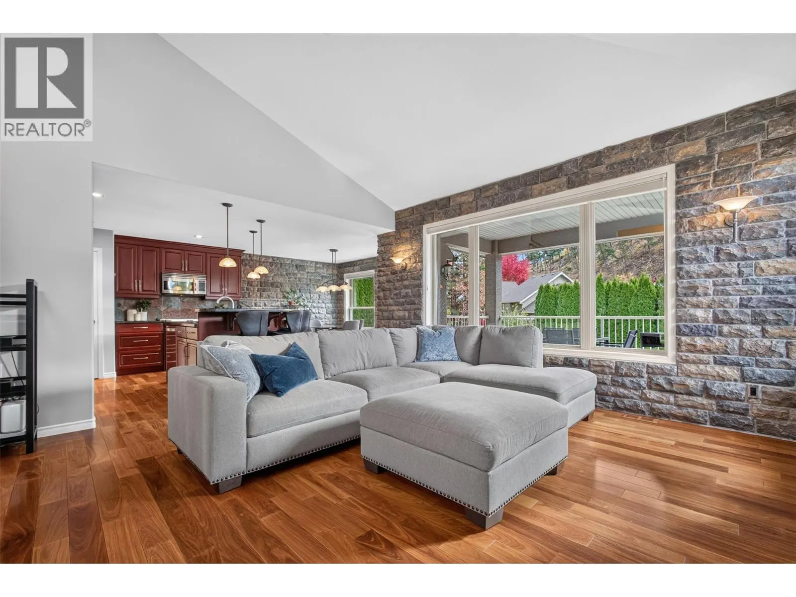 2512 Selkirk Drive