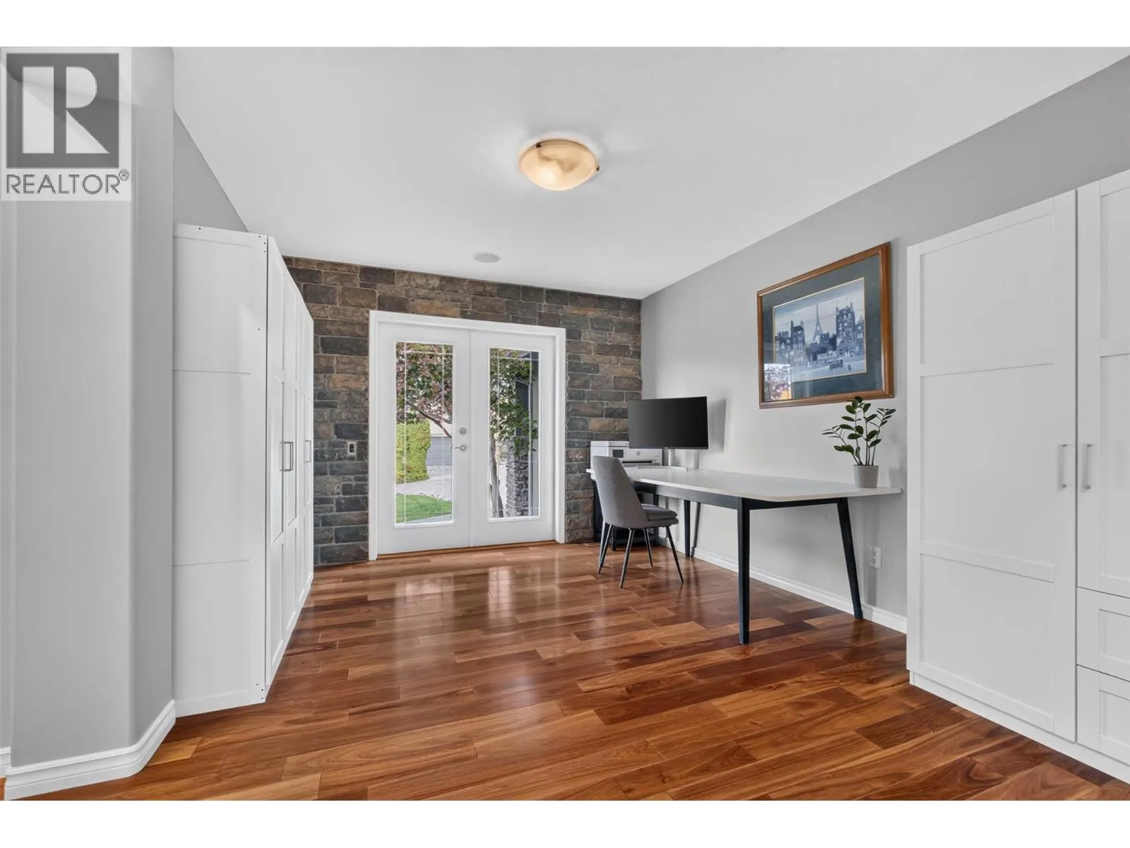 2512 Selkirk Drive