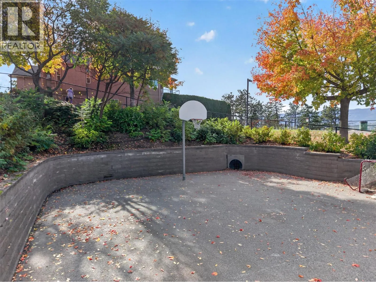 2512 Selkirk Drive