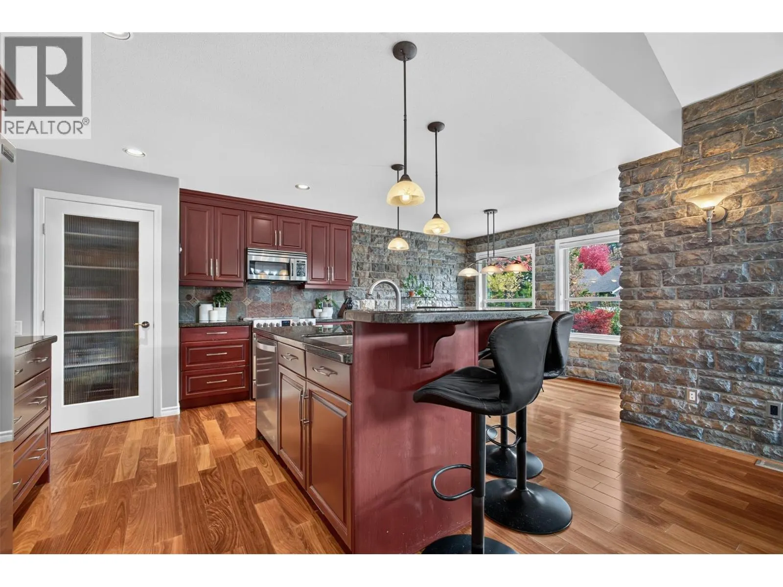 2512 Selkirk Drive