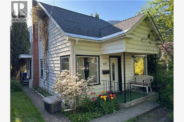 609 Second Street